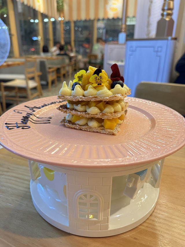 筲箕灣充滿童真嘅旋轉木馬主題餐廳🎠 