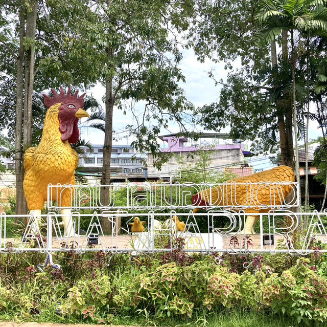The Chicken Sculture @Betong