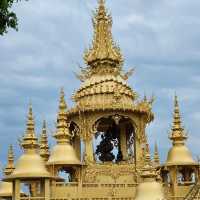เที่ยวเชียงราย ไหว้พระวัดร่องขุ่นสวรรค์บนดิน