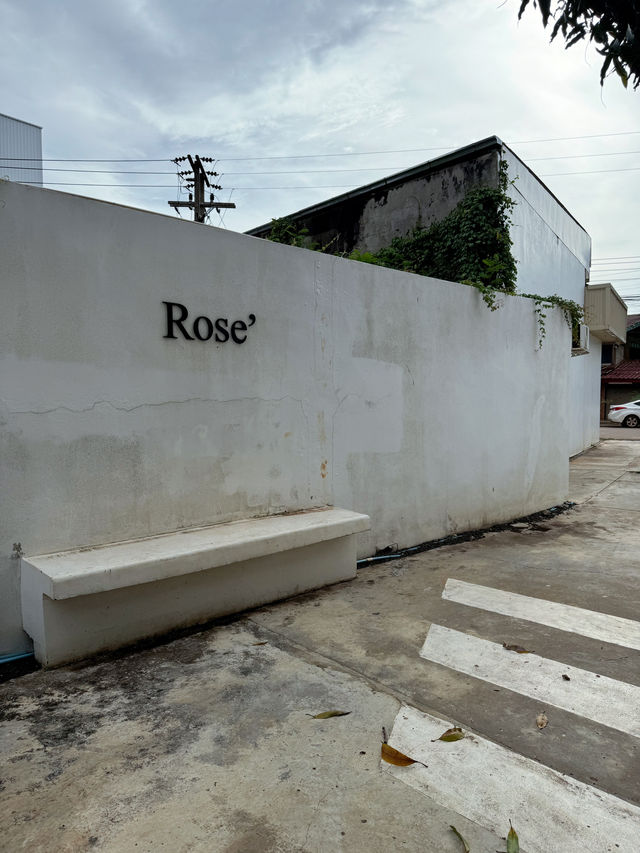 Rose’ Cafe คาเฟ่มินิมอลในปากเซ ลาวใต้