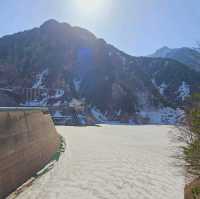 四月黑部立山開山，賞黑部湖融雪美景。