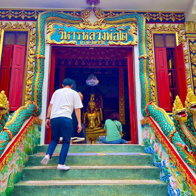 ลอดโบสถ์เสริมดวงที่วัดนาคปรก