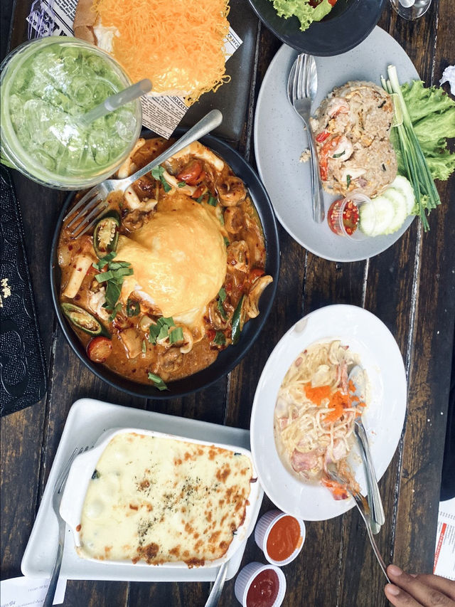 Hangar Cafe’ (แฮงก้าคาเฟ่) 