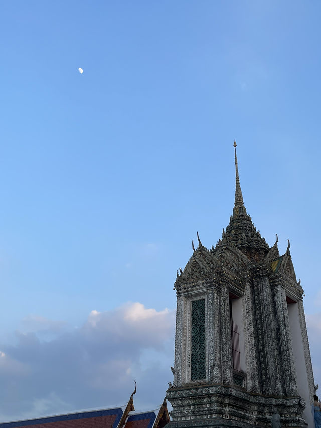 "曼谷之旅：探索泰國文化寶庫，鄭王廟的美與神奇" 🏰🎨