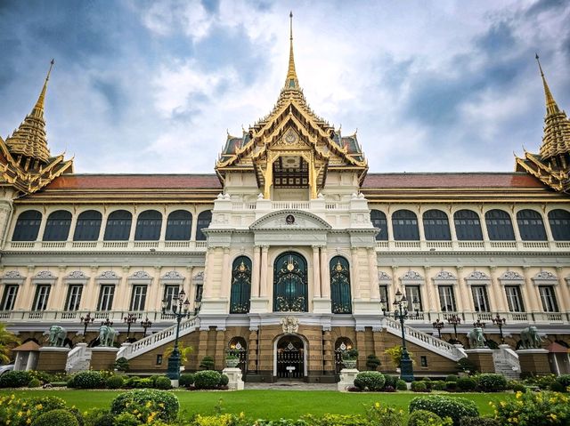 The Grand Palace: Bangkok’s Dazzling Crown Jewel