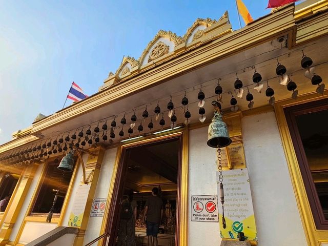 สักการะภูเขาทอง สถานที่ศักดิ์สิทธิ์กลางกรุง  🛕✨️