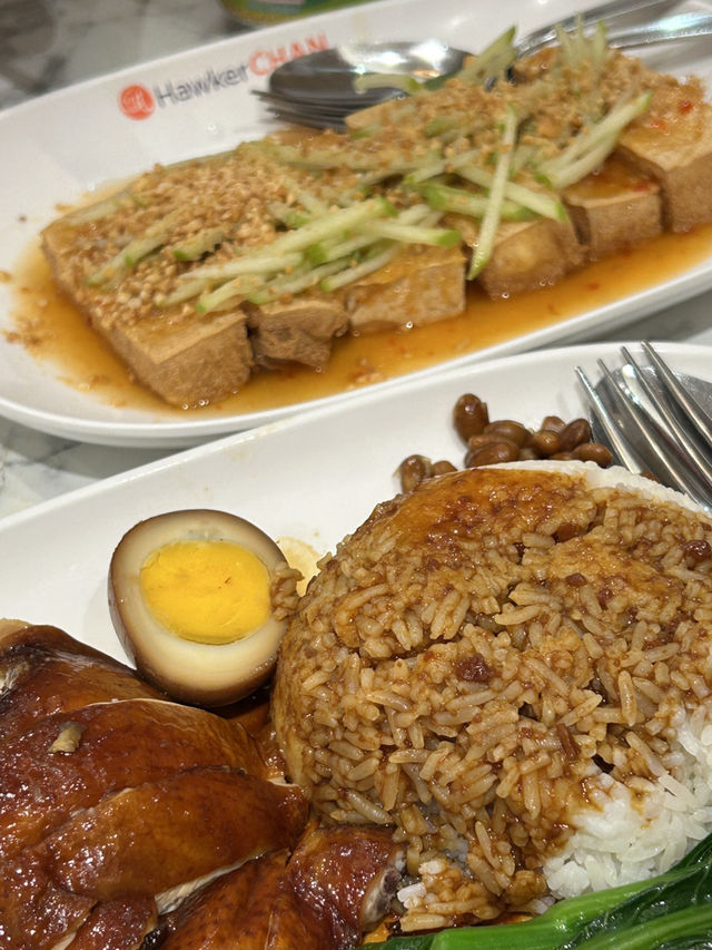 ร้านมิชลินราคาดีที่สิงคโปร์!! Hawker Chan 🍗