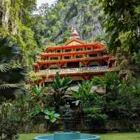 Enchanting Exploration at Sam Poh Tong Temple