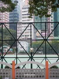 เช้าวันศุกร์แสนสงบในย่าน Wan Chai ฮ่องกงในวันหยุด