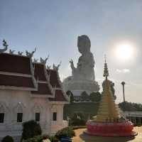 สักการะองค์พระโพธิสัตว์เจ้าแม่กวนอิม