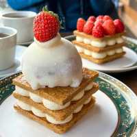 Huge strawberry millefeuille🍓