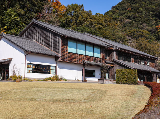 【鹿児島県】 雄大な桜島を一望できる借景庭園『仙巌園』