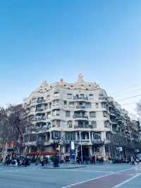 西班牙巴塞隆納｜米拉之家 Casa Milà：高第經典建築