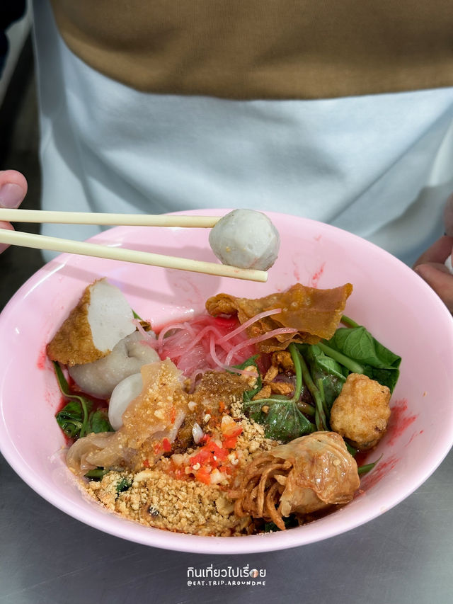 เจ๊เฮี้ยง ก๋วยเตี๋ยวลูกชิ้นปลา ตลาดน้อย 