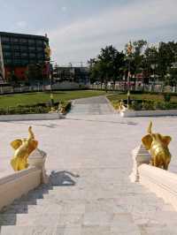 ขอพรที่ศาลหลักเมืองสุราษฎร์ธานี