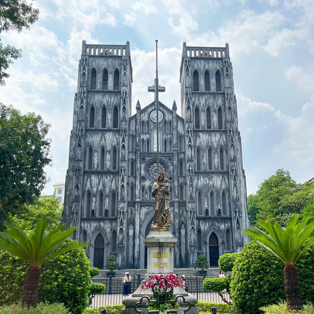 Explore the Vibrant Old Quarter of Hanoi