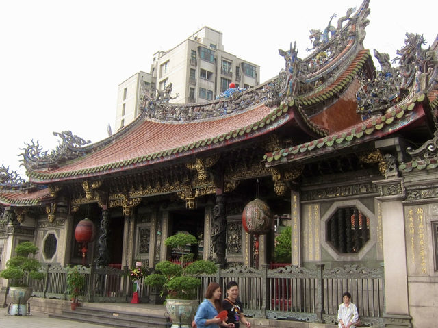 Where History, Faith, and Serenity Converge: Lungshan Temple