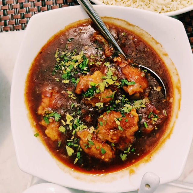 洗練された雰囲気で楽しむ多国籍料理🇮🇳🍽️✨