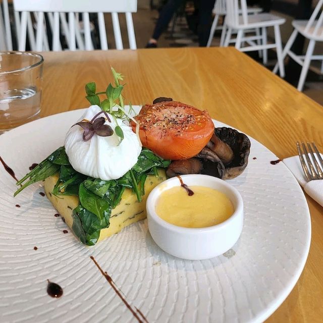 nice food options at slightly pricey range