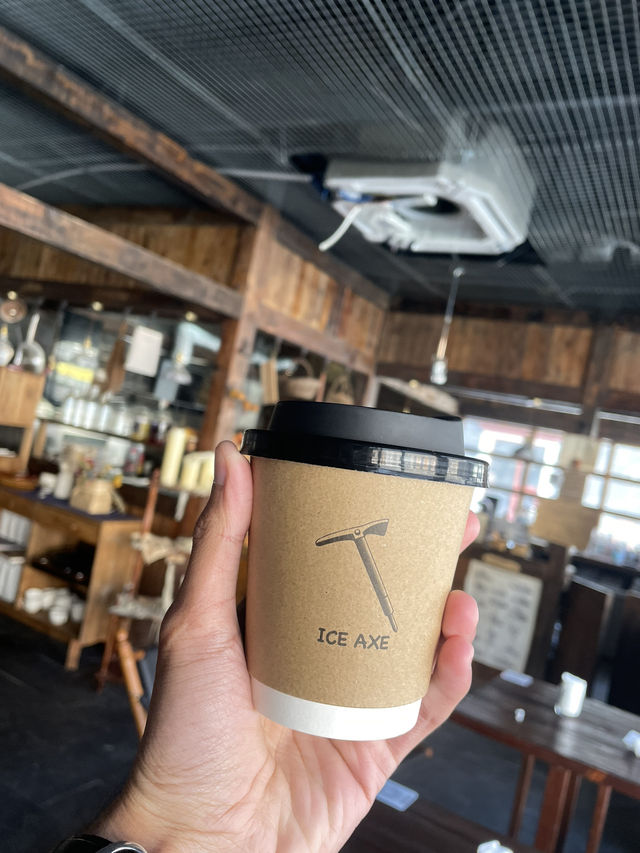 ICE AXE COFFEE คาเฟ่ mood ดี ย่านภูเขาสี่ดรุณี