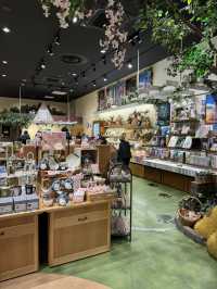 ジブリ好きは必見！大きなネコバスやトトロに会えるジブリグッズのショップ🤩🌿