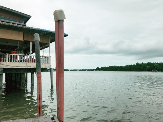 Sky Mirror Jetty: Fun Springtime Escape