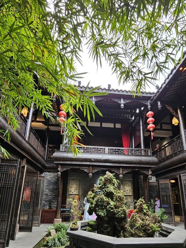 漫步成都：從寬窄巷子到錦里，一場城市與時間的對話