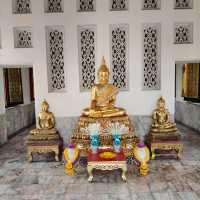 มาทำบุญสรงน้ำขอพร ที่วัดหนังราชวรวิหาร  เขตจอมทอง
