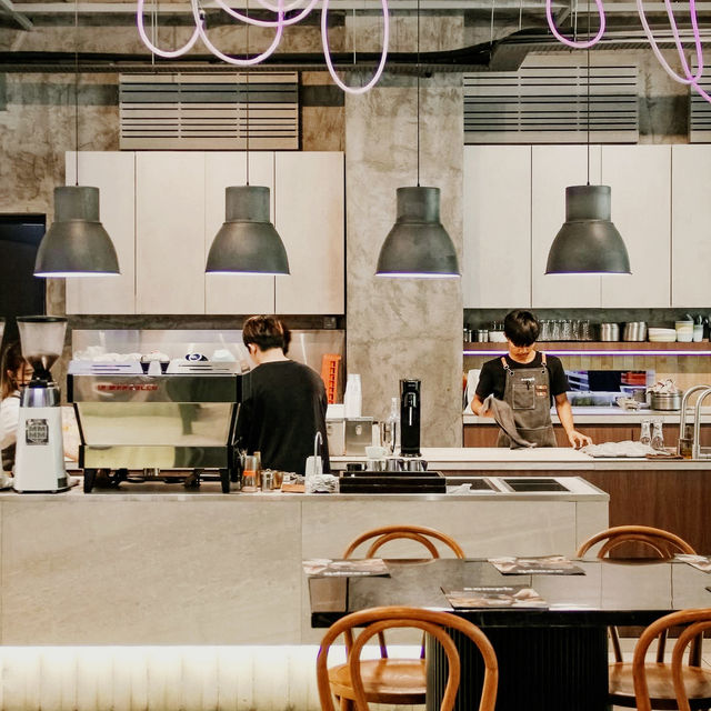 Bold Energy at Oomph Coffee
