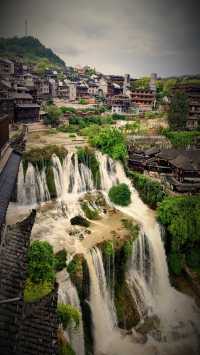 Furongzhen เมืองที่แสนงดงามท่ามกลางน้ำตก