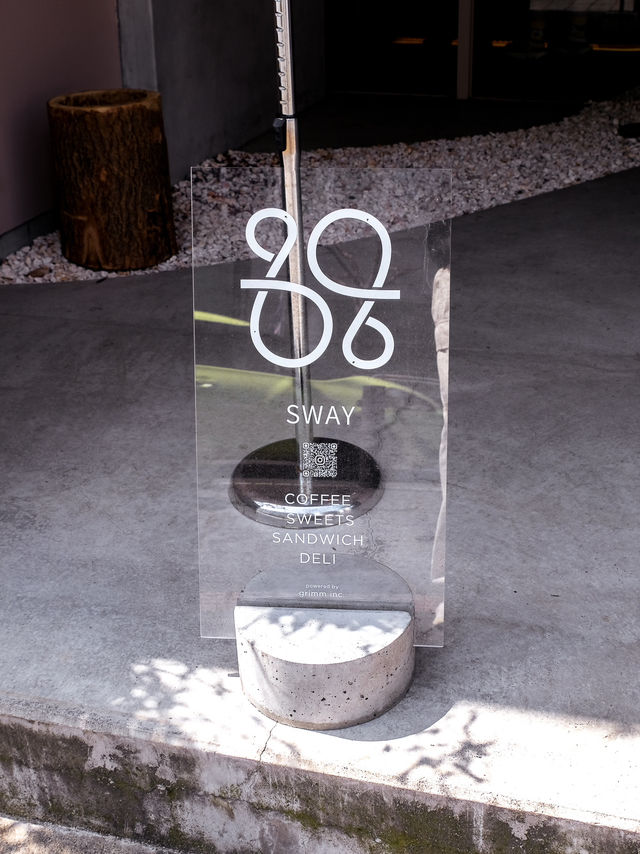 Sway Coffee Roaster คาเฟ่มินิมอลเมืองโทยาม่า