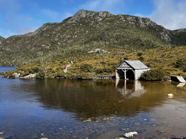 Explore the beauty of Cradle Mountain Dove Lake