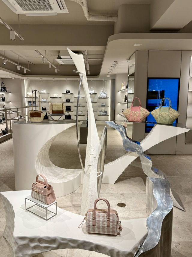 여성 잡화 쇼핑 스폿 추천: Charles & Keith 강남점