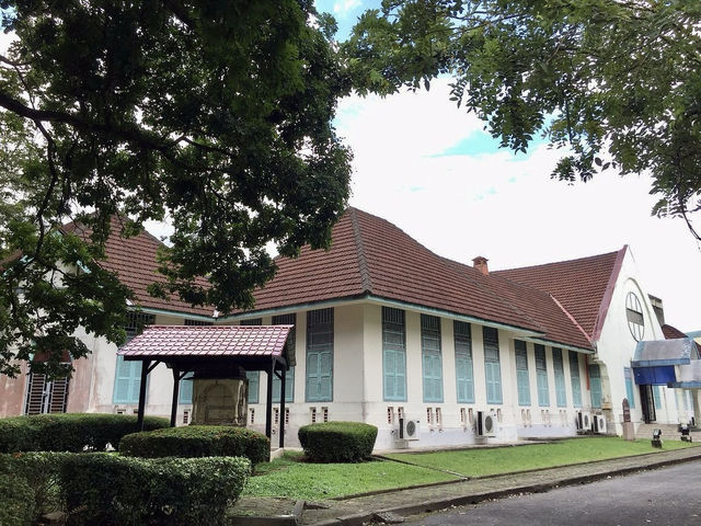 🕌 Sarawak Islamic Heritage Museum: A Backpacker’s Guide to Borneo’s Spiritual Gem!  
