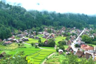 在夏天的白川鄉住一晚