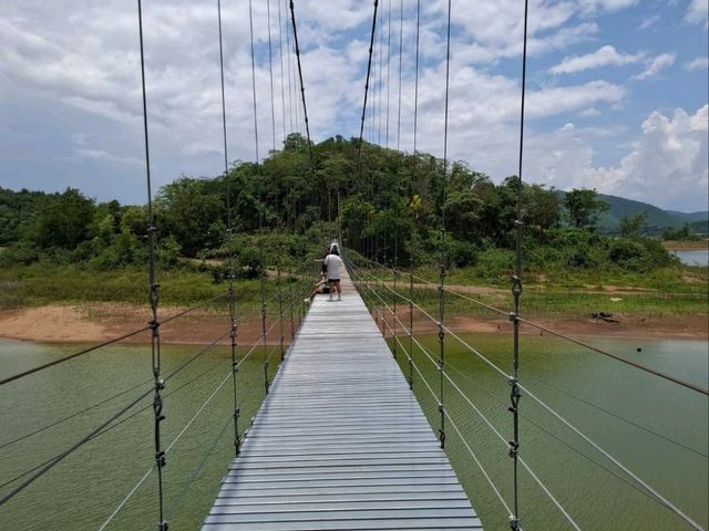 สะพานแขวนแก่งกระจาน
