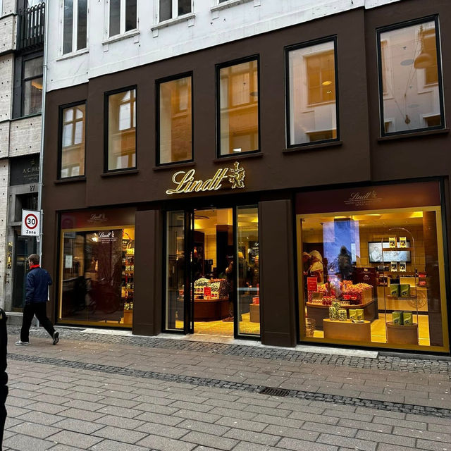 Strøget: Copenhagen’s Stylish Shopping Mile