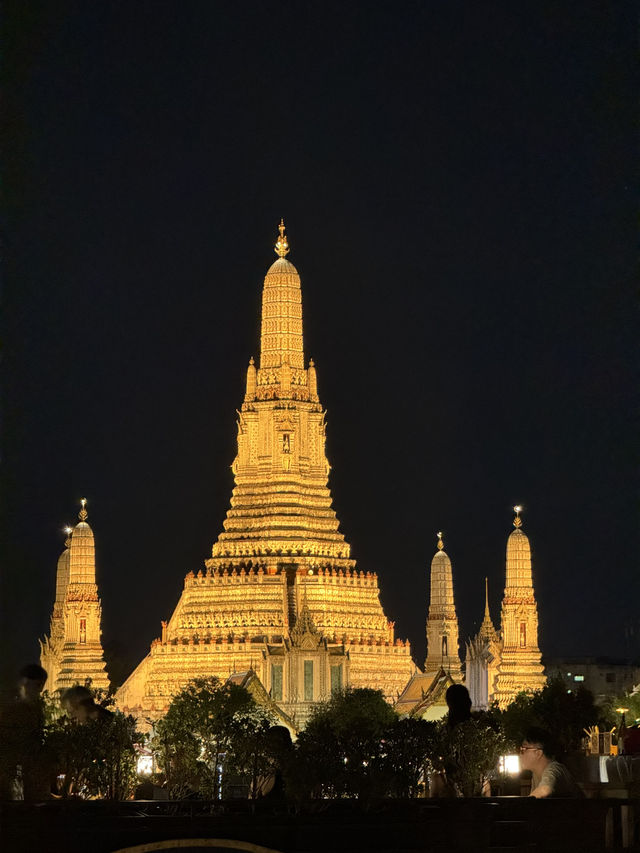 Riva Arun Hotel- Best Spot Overseeing the Temple of Dawn 