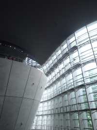国立新美術館で感じた、空間ごとアートな時間