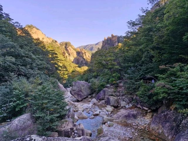 Heullimgol Trail at Seoraksan