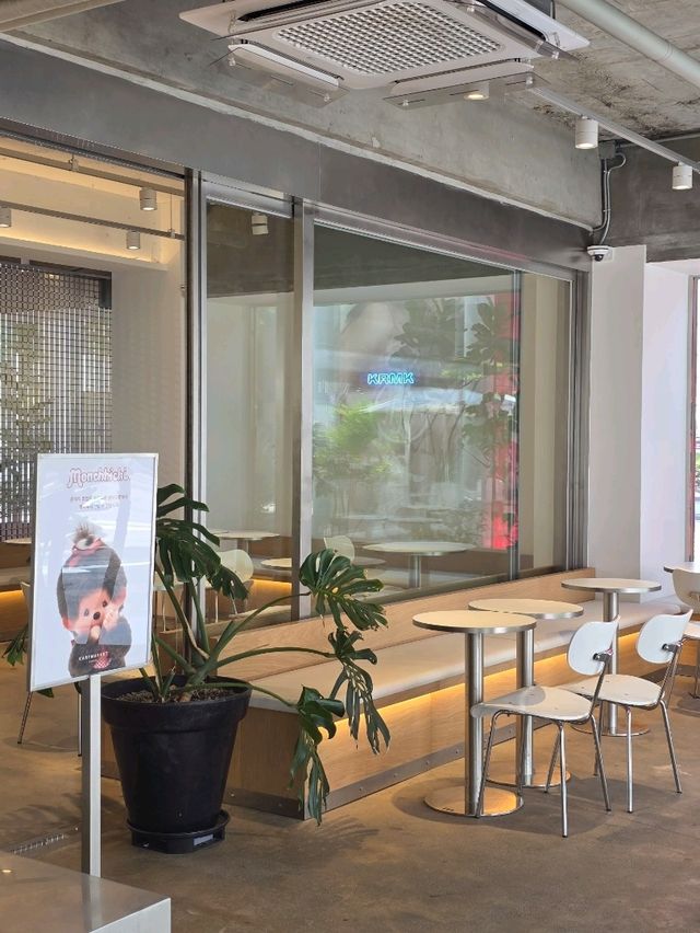 날씨 좋은 날 머물기 좋은 카페