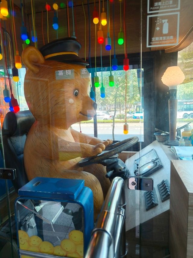 Hidden Art Bus Near Taipei 101 for Zero Dollars