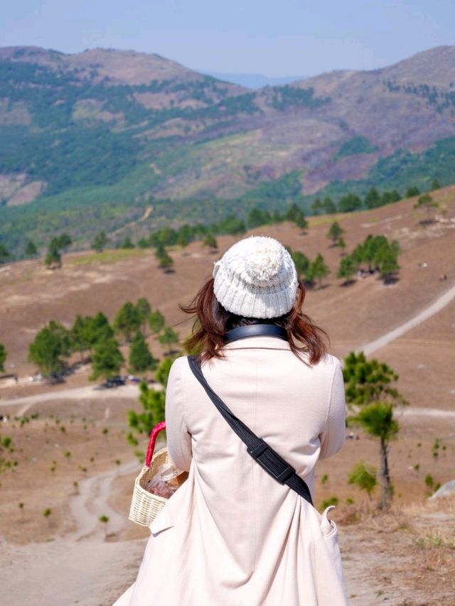 Phuong Hoang peak, a stop near Ha Long Bay 
