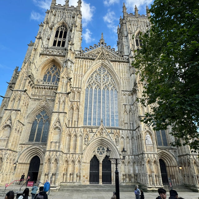 York Day Trip: The "Ghost Shop" Queue Was Insane! 👻🏰