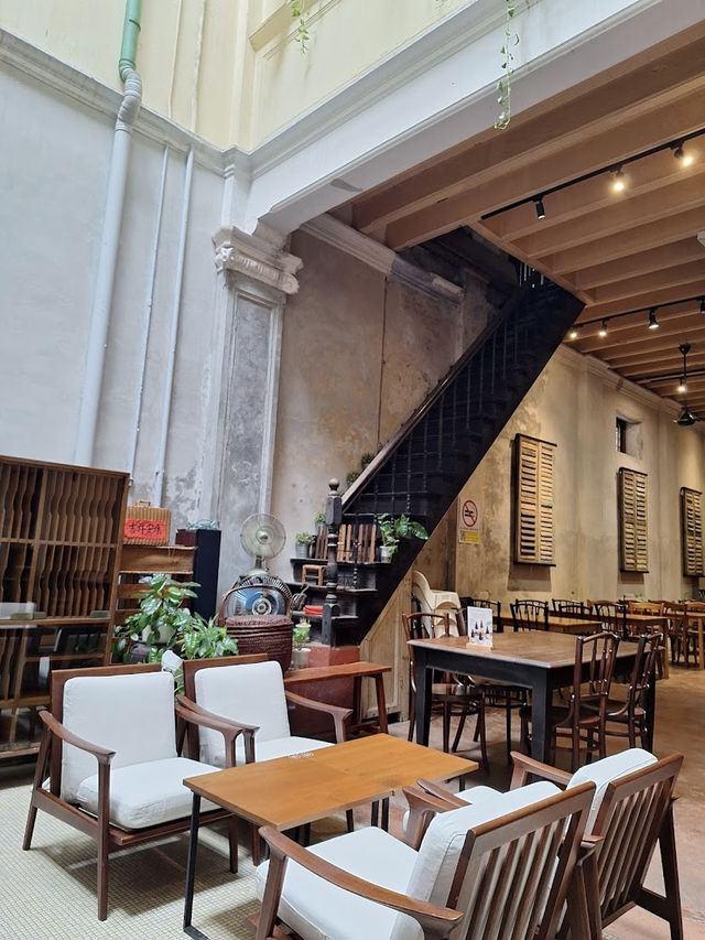Ban Kheng Cafe, Vintage Charm by the Melaka River