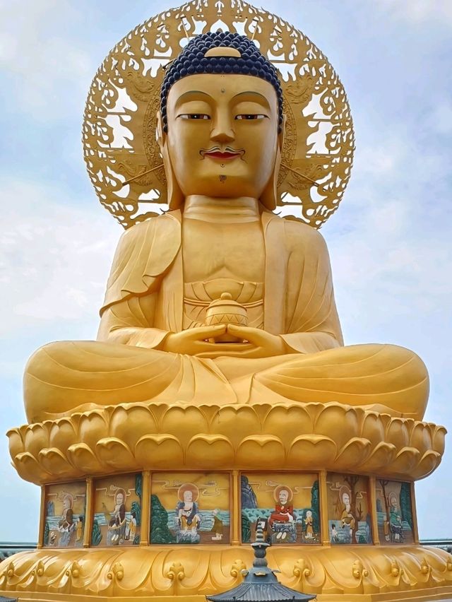 조용한 산사에서의 사색 