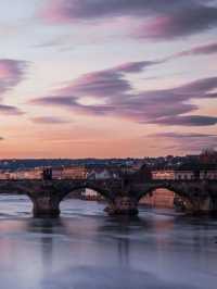  🌉プラハ・カレル橋｜歴史とロマンスが交差する石造りの名橋