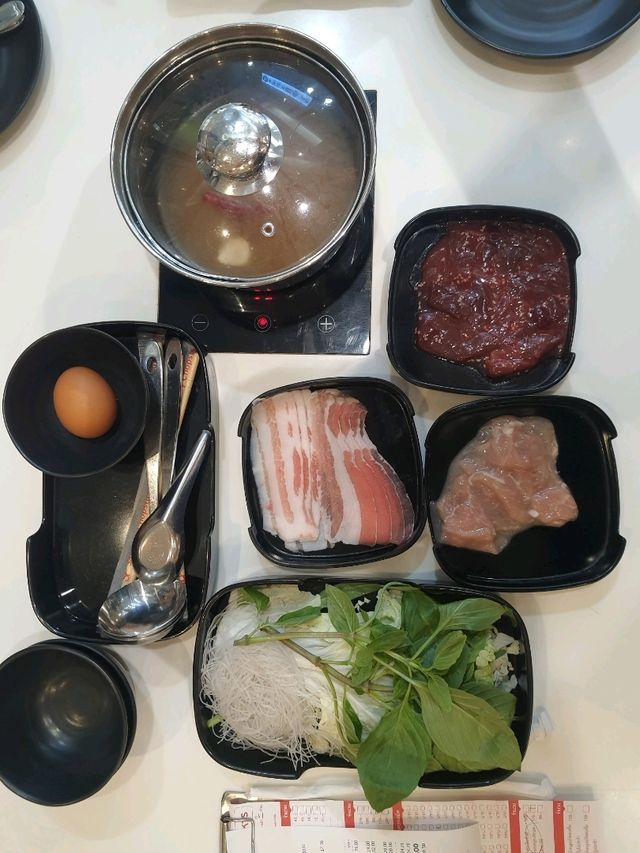  เหม็ง แซ่บนัว – แฟชั่นไอส์แลนด์