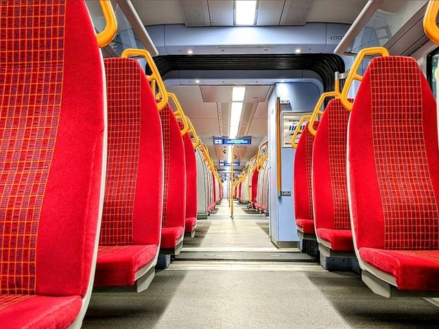 My Daily Commute: Waterloo to Clapham Junction! 🇬🇧