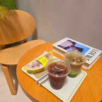 🌿☕ Like A Mountain – คาเฟ่วิวภูเขาใจกลางเขาใหญ่ 🏞️